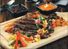  ?? PROVIDED TO CHINA DAILY ?? The charcoal-grilled Australian skirt steak is served with spicy and sour fried
rice, sauteed onions and pepper.