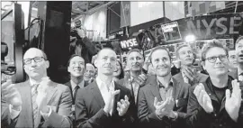  ?? Andrew Gombert
European Pressphoto Agency ?? OUTGOING CHIEF Dick Costolo, left, and other Twitter executives applaud as the company’s shares begin trading on the NYSE in November 2013.