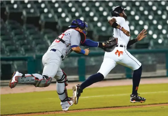  ?? PAUL SANCYA/AP ?? Cubs catcher Willson Contreras tags out the Tigers’ Cameron Maybin during a rundown in the fourth inning on Wednesday night at Comerica Park.