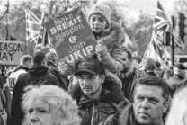  ?? ANDREW TESTA / NYT ?? A pro-Brexit demonstrat­ion in central London on Sunday. Activist Tommy Robinson called the prime minister a traitor.