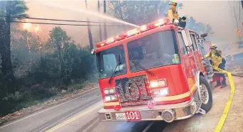  ??  ?? Los incendios en California ya han calcinado más de 125 mil hectáreas y han dejado hasta el momento 56 muertos.