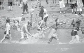  ?? Archivo ?? El Carnaval volverá a vivirse en los ríos de Paute y Gualaceo en este feriado. /