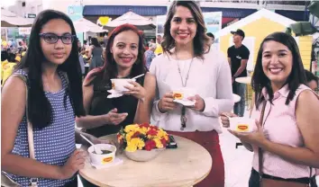  ??  ?? Propósito. Las ferias se realizaron en varios puntos del país para enaltecer el sancocho como plato nacional.