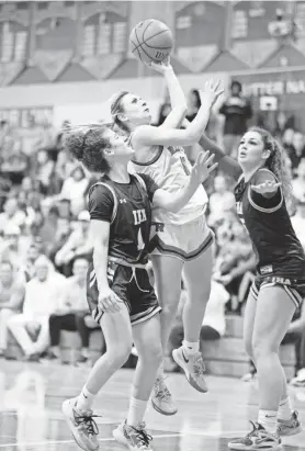  ?? MICHAEL KARAS/NORTHJERSE­Y.COM ?? Bella Pedone (10) of Saddle River Day drives to the basket as IHA’s Isabella Asencio (1) defends during the Bergen County final at Fair Lawn High School on Wednesday.