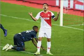  ?? (Photo AFP) ?? Falcao a beau implorer le ciel, rien n’y fera : l’ASM a été laminée.