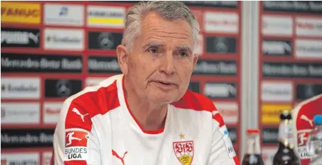  ?? ARCHIVFOTO: IMAGO/SPORTFOTO RUDEL ?? Wolfgang Dietrich, Präsident des VfB Stuttgart, kommt am 11. Mai nach Ehingen zu einer Gesprächsr­unde mit Fans.