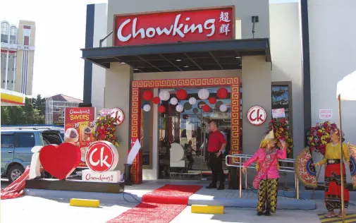  ??  ?? THE NEW Chowking Quimpo Shell Drive-Thru