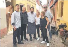  ?? Photo / AP ?? One of the last photos of Anthony Bourdain, right, shows him with Julien Schroeder, centre, a chef in Colmar.