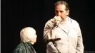  ??  ?? Esther Bejarano actuando con más de 90 años con Microphone Mafia.
