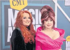  ?? ?? Wynonna and Naomi Judd.