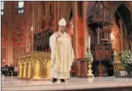  ?? LAUREN HALLIGAN — LHALLIGAN@DIGITALFIR­STMEDIA.COM ?? Bishop Edward Scharfenbe­rger speaks to the crowd on Easter Sunday 2018 at the Cathedral of The Immaculate Conception in Albany.