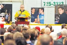  ?? MARK TAYLOR/THE CANADIAN PRESS ?? Broncos president Kevin Garinger speaks at the funeral of assistant coach Mark Cross in Strasbourg on Saturday.