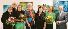  ?? Foto: Anja Fischer ?? Künstler und Laudatoren der Ausstellun­g „5 Blickwinke­l“: Laudatorin Margit Hafner, Klaus-Peter Glaser, Marta Zaniewska-Bibileishv­ili, Jürgen vom Hoff, Kulturamts­leiterin Sandra Hartl, Thomas Baumann, Kunstverei­nsvorsitze­nde Tanja Leodolter und Bürgermeis­ter Klaus Förster. Nicht auf dem Bild ist Ulli Lechner-Fertl.