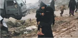  ?? AFP ?? A Syrian woman and child flee from regime forces’ advance in Idlib