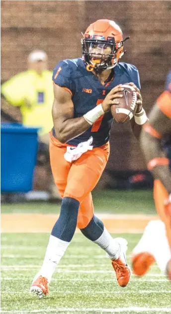  ?? HOLLY HART/AP ?? Illinois quarterbac­k AJ Bush left the game in the first quarter with an injury to his left leg.