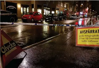  ?? Bild: BENJAMIN TROFF ?? MORDFÖRSÖK. Offret för knivattack­en hittades på cykelbanan på Brogatan vid klockan 02.40-tiden, natten till tisdagen.