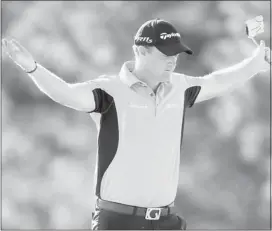  ?? C. Aluka Berry, Mcclatchy ?? Sweden’s Peter Hanson celebrates a birdie at the 17th green during the third round of the Masters on Saturday. Hanson’s 65 gives him a one-shot lead on Phil Mickelson.