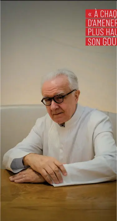  ??  ?? YOU LOOKIN' AT ME ?_ Le boss Ducasse en plein brainstorm­ing culinaire au Plaza Athénée (25 avenue Montaigne, 8e).