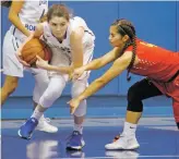  ?? LUIS SÁNCHEZ SATURNO THE NEW MEXICAN ?? Española’s Miranda Salazar, right, covers St. Michael’s Jodi Gormley, center, as she recovers a loose ball during Friday’s game.