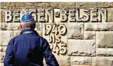  ?? FOTO: STRATENSCH­ULTE/DPA ?? Nicht nur an der Gedenkstät­te Bergen-Belsen, auch an anderen Mahnmalen gibt es Widerstand gegen die AfD und ihre fremdenfei­ndlichen Töne.