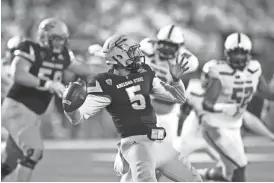  ?? MICHAEL C. JOHNSON/USA TODAY SPORTS ?? Arizona State quarterbac­k Manny Wilkins prepares to throw a long pass against Texas Tech on Saturday.