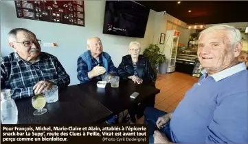  ?? (Photo Cyril Dodergny) ?? Pour François, Michel, Marie-claire et Alain, attablés à l’épicerie snack-bar La Supp’, route des Clues à Peille, Vicat est avant tout perçu comme un bienfaiteu­r.