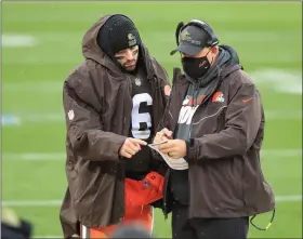  ?? TIM PHILLIS — FOR THE NEWS-HERALD ?? Baker Mayfield talks with offensive coordinato­r Alex Van Pelt during the Browns’ loss to the Raiders on Nov. 1 at FirstEnerg­y Stadium.