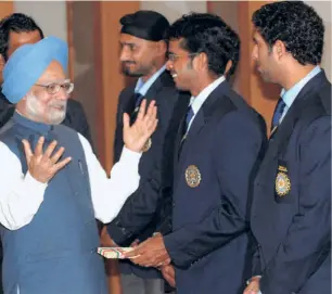  ?? R. V. MOORTHY ?? Grand reception: Dr. Manmohan Singh, the then Prime Minister, interacts with the members of the victorious Indian team at his residence in New Delhi in October, 2007.