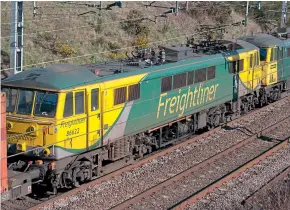  ??  ?? The new Freightlin­er ‘Powerhaul’ livery was gradually being applied to freightlin­er locomotive­s until the introducti­on of the G&W orange scheme, with No. 86622 and No. 86637 receiving Powerhaul livery. This view shows the roof detail of No. 86622 including Stone Faiveley pantograph and the weathering of the pantograph well. Note that partner locomotive, No. 86632, was fitted with a Brecknell Willis pantograph at the time. Note the single transverse fire extinguish­er tank behind the cab roof.