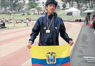  ?? JAIME MARÍN / EXPRESO ?? Victoria. Diego Arévalo ganó la competenci­a de 3.000 metros con obstáculos y aportó con una medalla de oro para Ecuador.