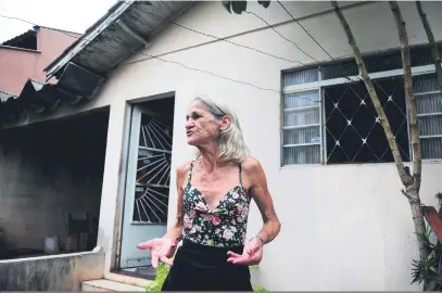  ?? Ricardo Chicarelli ?? “Já deixei cinco talões de água em atraso, faltou comida. Dói, mas é verdade”, lamenta a dona de casa Ilda Elena dos Santos