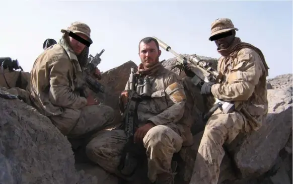  ?? JODY MITIC/SIMON AND SCHUSTER ?? In 2006, snipers Jody Mitic, centre, with colleagues Barry, left, and Kash, were tasked with backing a mission to flush out the Taliban from an Afghan village.
