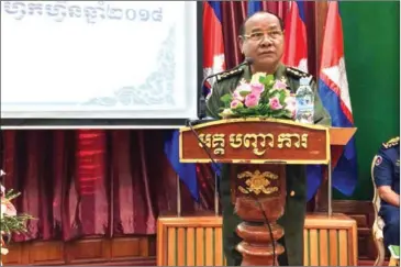  ?? FRESH NEWS ?? RCAF Commander Pol Saroeun speaks at the military’s year-end review, warning that the now-dissolved opposition is planning to amass an army along the Thai border.