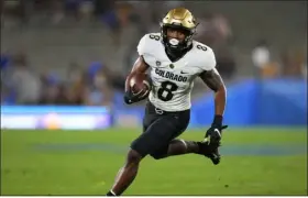  ?? PHOTO BY KEITH BIRMINGHAM, PASADENA STAR-NEWS/ SCNG ?? Running back Alex Fontenot #8of the Colorado Buffaloes runs for first down against the UCLA Bruins in the first half of a NCAA Football game at the Rose Bowl in Pasadena on Saturday, November 13, 2021.