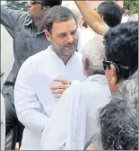  ?? DHEERAJ DHAWAN/HT PHOTO ?? ▪ Congress president Rahul Gandhi meeting party workers at Fursatganj in Amethi on Wednesday.
