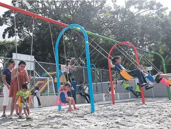  ?? FOTOS: G. SIERRA. ?? DIVERSIÓN. Niños de El Roble y la Buenos Aires en el área infantil del nuevo parque.