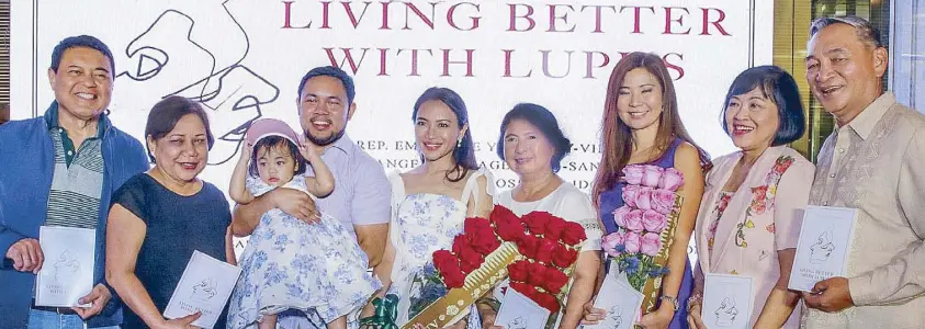  ?? Photo by GEREMY PINTOLO ?? Mission possible: A lupus-free Philippine­s: At the launch of the book Living Better with Lupus are former Senator Manny Villar, Senator Cynthia Villar, Department of Public Works and Highways Secretary Mark Villar with daughter Emma Therese,...