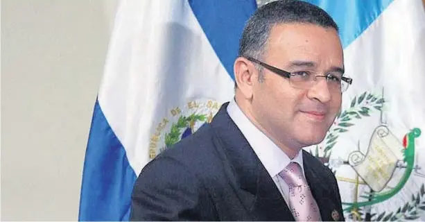  ?? FOTO: AFP ?? &gt; Un juzgado salvadoreñ­o gira orden de captura contra el expresiden­te Mauricio Funes para ser procesado.