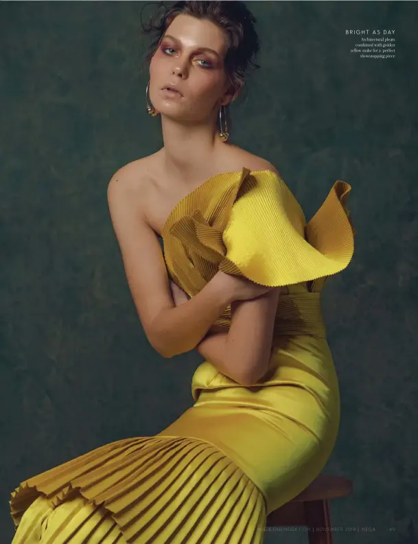  ??  ?? BRIGHT AS DAY Architectu­ral pleats combined with golden yellow make for a perfect showstoppi­ng piece