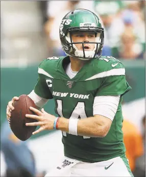  ?? Steve Luciano / Associated Press ?? Quarterbac­k Sam Darnold will be back under center for the Jets on Sunday against the Cowboys.