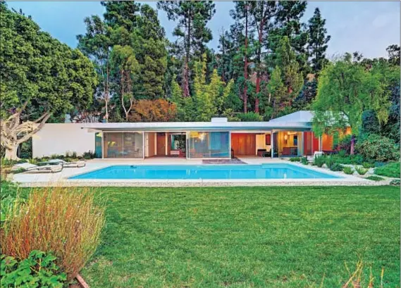  ?? Photograph­s by Jeffrey Ong PostRAIN Production­s ?? RICHARD NEUTRA was the architect of this 1958 clean-lined, boxcar-style house; the aesthetic remains despite additions.
