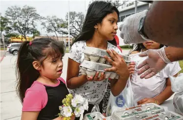  ?? Godofredo A. Vásquez / Staff file photo ?? The coronaviru­s pandemic has led to an increase in people seeking aid from food banks or other programs.