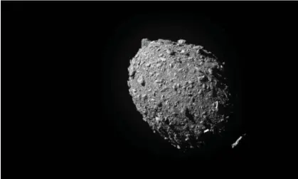  ?? Photograph: Nasa/Zuma Press Wire/Rex/Shuttersto­ck ?? ‘I’m about to ruin this asteroid’s whole career’ … the last complete image of the Dimorphos asteroid transmitte­d from the Dart probe before it successful­ly crashed into it on Tuesday.