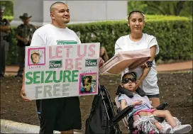  ?? RALPH BARRERA / AMERICAN-STATESMAN 2015 ?? Mardy Ollervidez and his wife, Cristina Limas Ollervidez, attend a rally in support of medical marijuana and the Compassion­ate Use Act at the Capitol in 2015. Their 5-yearold daughter, Lailah, suffers from Lennox-Gastaut syndrome and severe seizures...