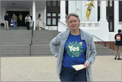  ?? (AP/Rod McGuirk) ?? “Yes” campaigner Arnagretta Hunter promotes the cause outside Old Parliament House as Australian­s cast their final votes in Canberra, Australia, on Saturday in their referendum that aims to tackle Indigenous disadvanta­ge with a new advocacy committee.