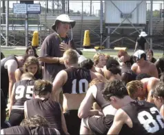  ?? ALEX FARRER / staff ?? Calhoun coach Hal Lamb talks to his players after a preseason practice. Lamb is going into his 17th year leading the Jackets.