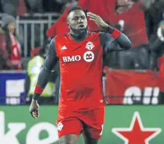  ?? JACK BOLAND/POSTMEDIA NETWORK ?? Toronto FC’s Jozy Altidore limps up the field and blows kisses to the crowd after scoring the game-winning goal in the 60th minute to defeat Columbus Crew 1-0 to win the Eastern Final advancing to the MLS Cup, in Toronto.