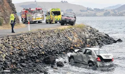  ?? PHOTO: LINDA ROBERTSON ?? On the rocks . . . The car after it ended up in the sea near Deborah Bay, Dunedin, yesterday.