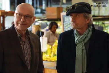  ??  ?? Alan Arkin y Michael Douglas.