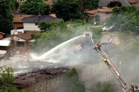  ?? MARC CARASCO/CTV TORONTO ?? The two-alarm fire in Brampton destroyed at least 18 units, leaving 80 to 100 residents homeless.